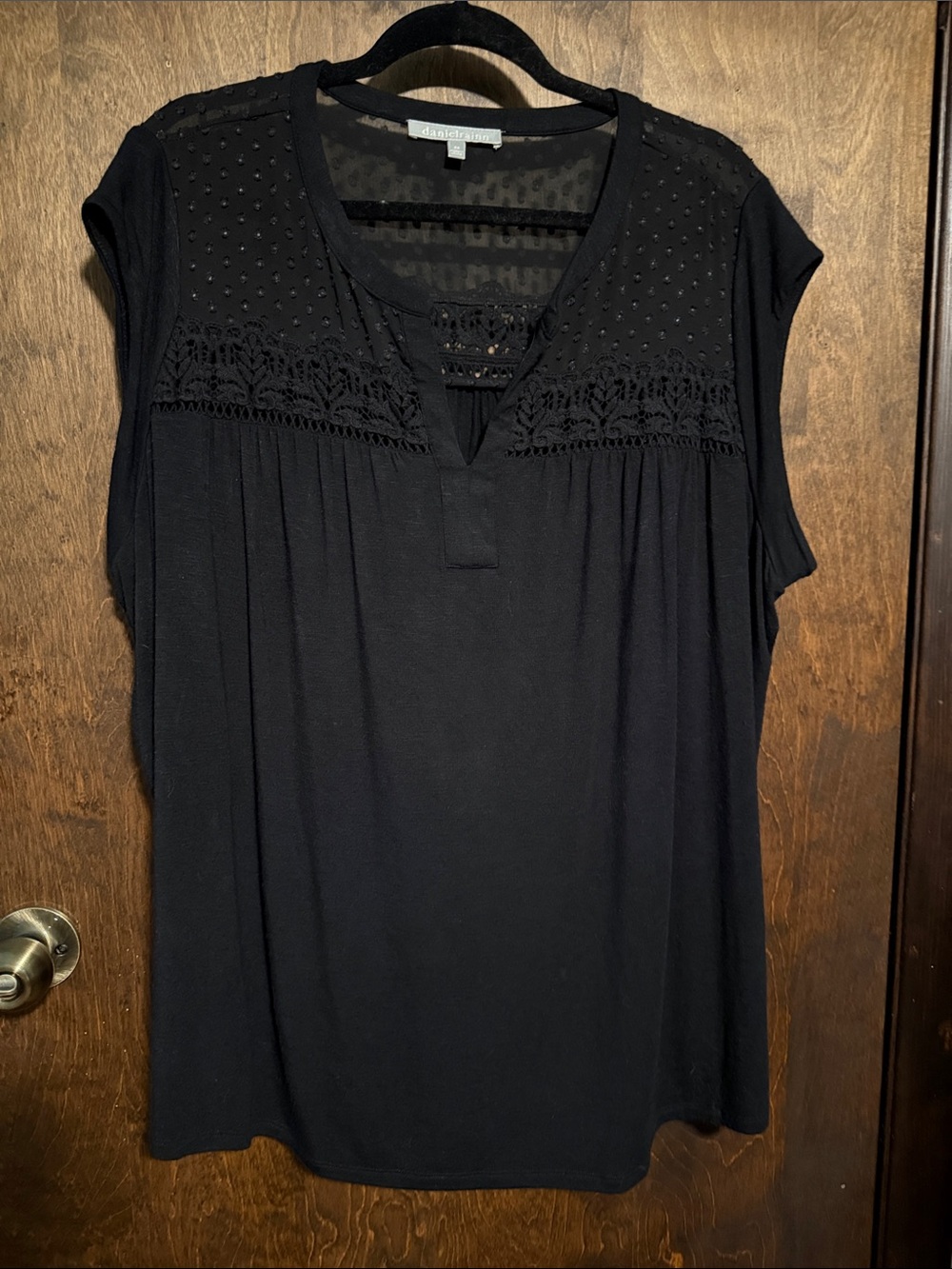 Daniel Rainn Black Lace Yoke Cap Sleeve Blouse